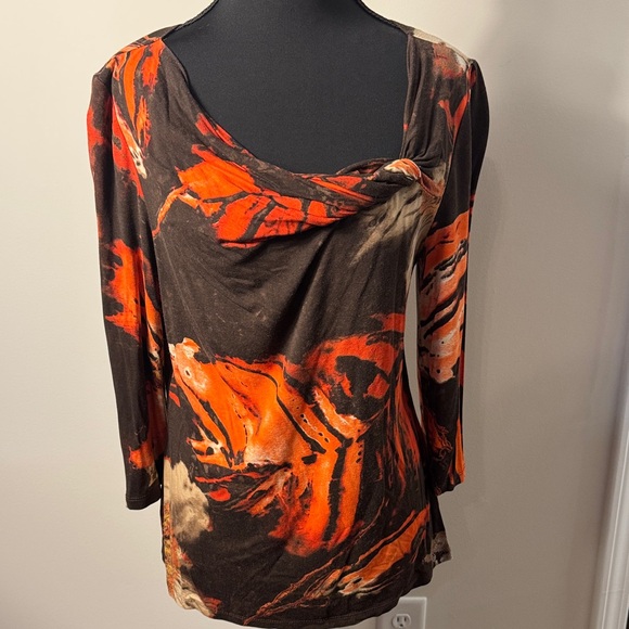 Nueva Tops - Elegant Women's Long Sleeve Top in Fiery orange and brown